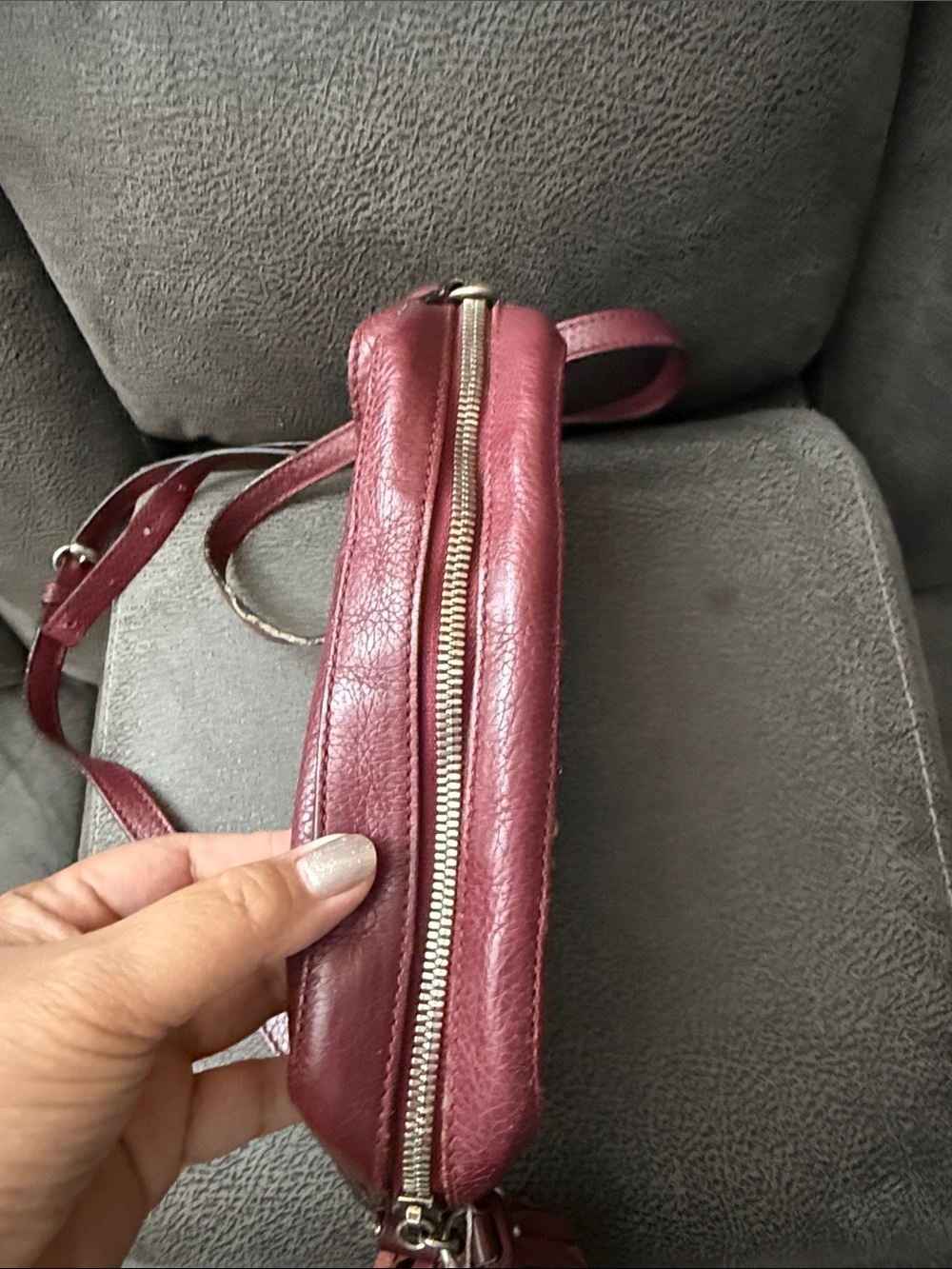 Gucci Berry Red Soho Studded Leather Crossbody Bag with Tassel - Picture 2 of 8